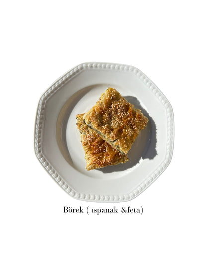 Börek med spinat og feta (4 stk.)
