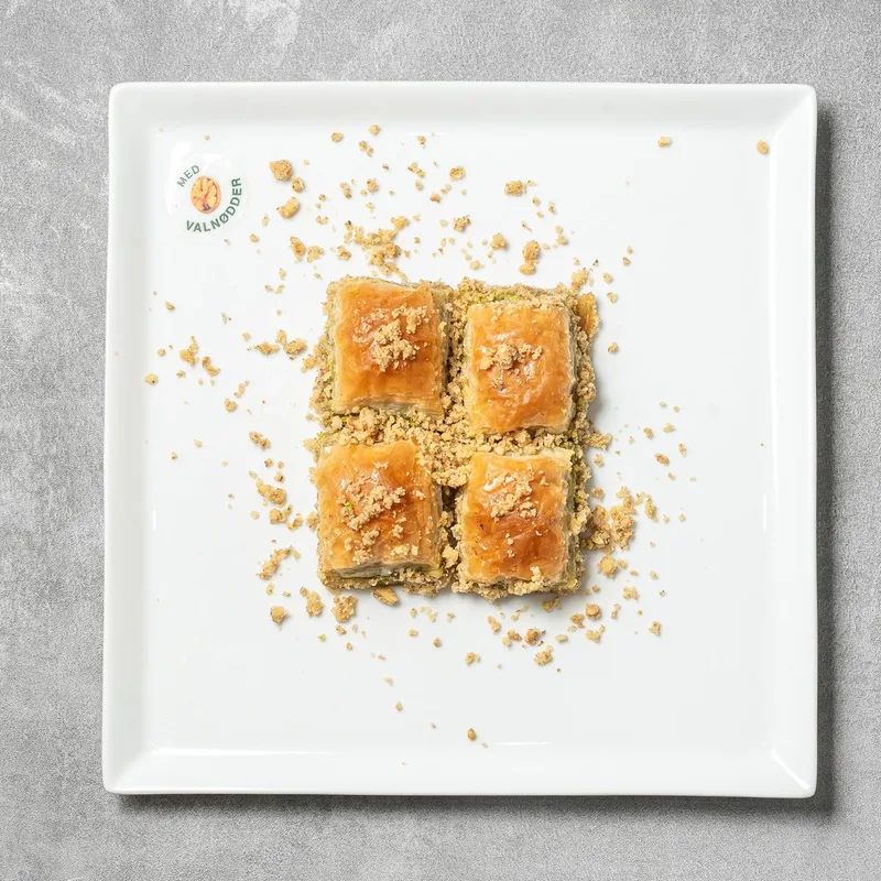 Walnut Baklava Classic Tray 2250g (54 pcs) (Image 1 of 2)